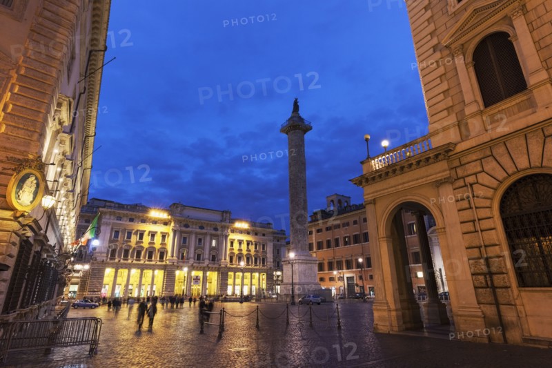 Illuminated Colonna Square with Column of Marcus Aurelius