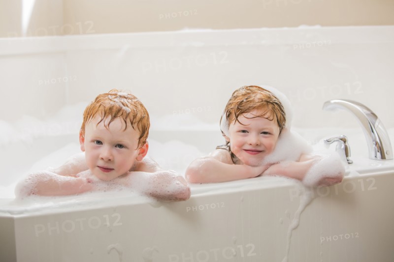 Sister and brother (2-3, 4-5) having bubble bath