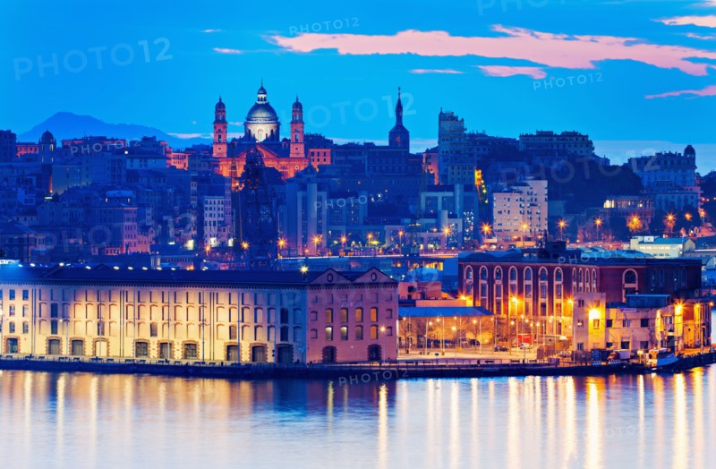 Italy, Liguria, Genoa, Old town at dusk