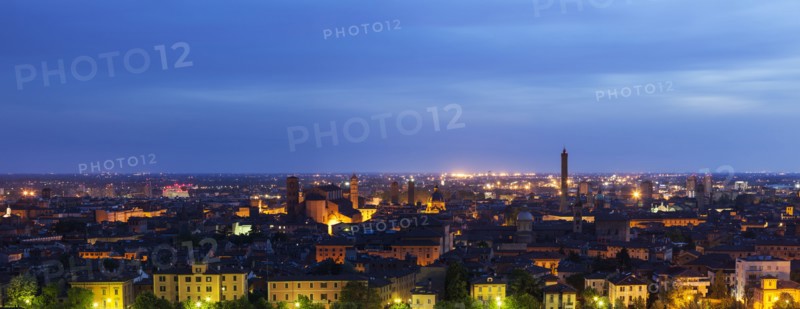 Italy, Emilia-Romagna, Bologna, Cityscape at dusk