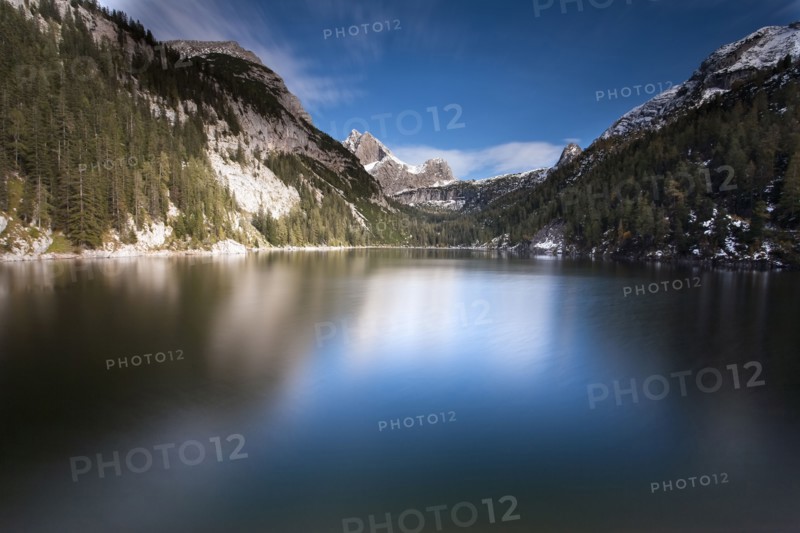 Austria, Salzburger Land, Weissbach, Mountain landscape with lake