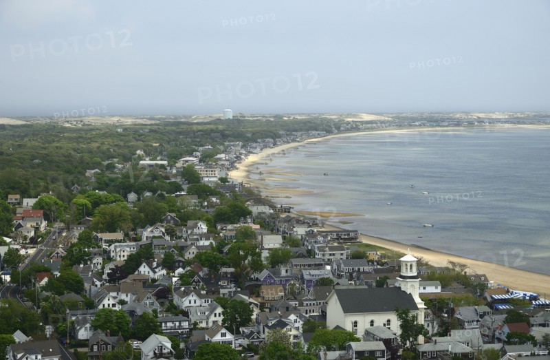 Massachusetts, Cape Cod, Provincetown, Residential district next to coastline