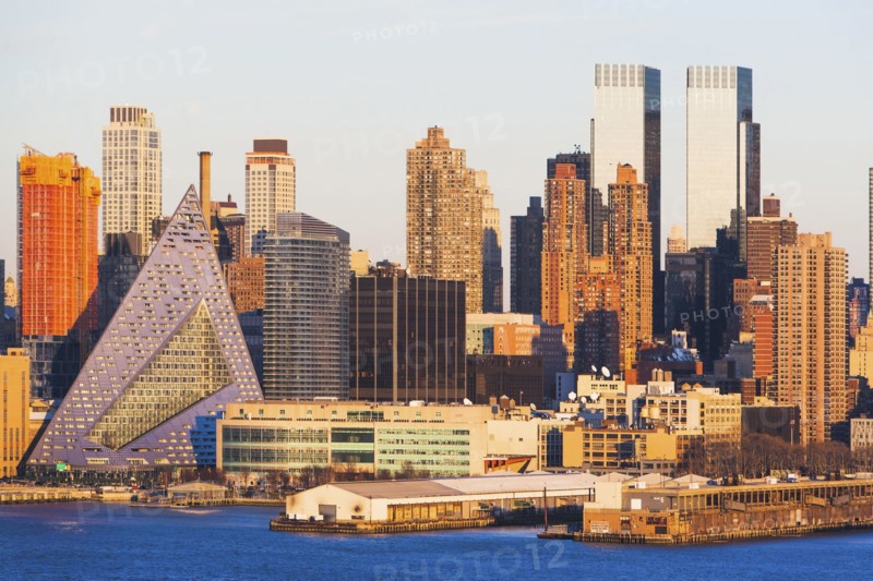 USA, New York State, New York City, Waterfront skyline