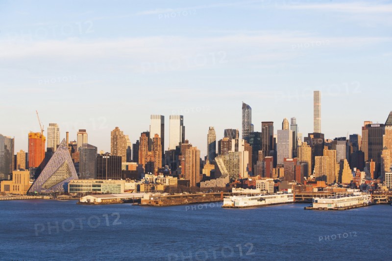 USA, New York State, New York City, Manhattan, City panorama seen across Hudson River