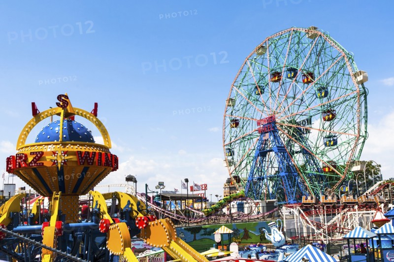 USA, New York State, New York City, Brooklyn, Ferris wheel in amusement park