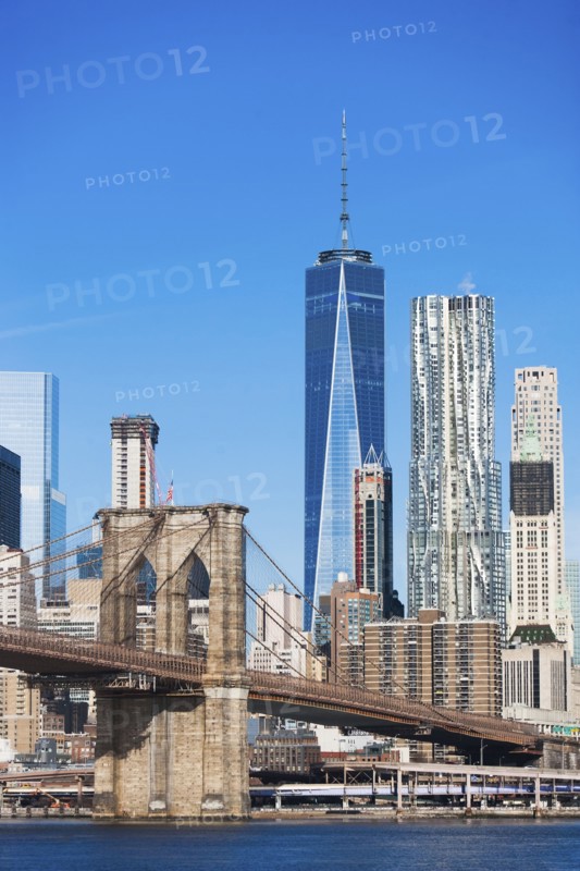 USA, New York State, New York City, Manhattan, Brooklyn Bridge with downtown skyline