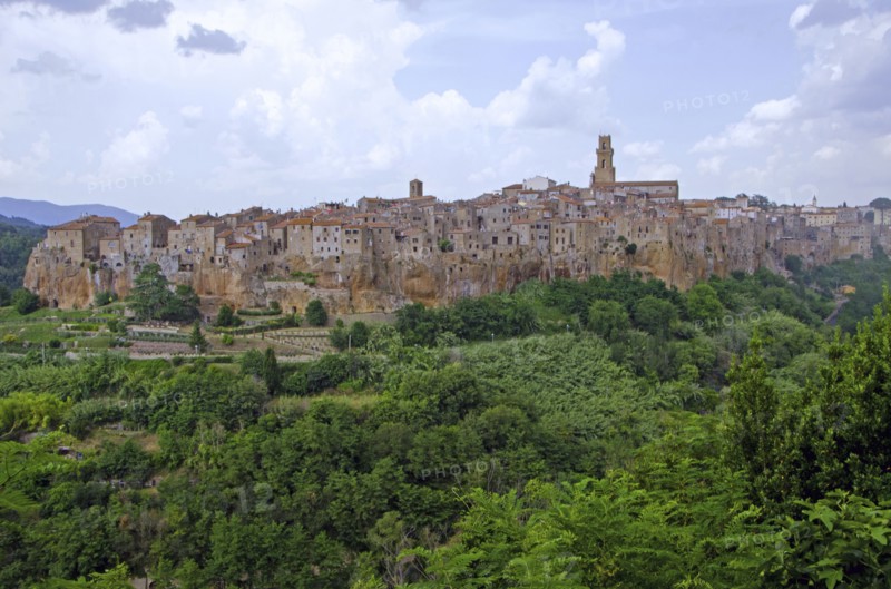 Italy, Tuscany, Pitigliano, Landscape with old town