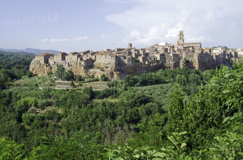 Italy, Tuscany, Sorano, Landscape with old town