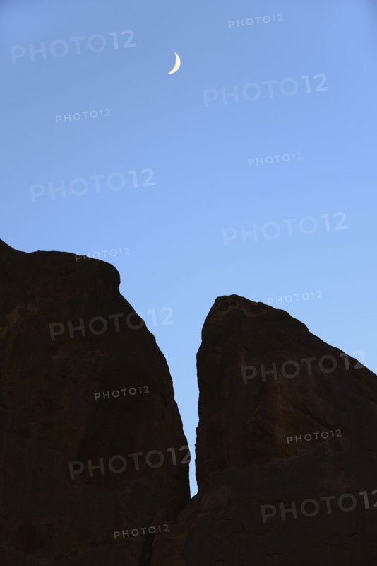 USA, Colorado, Moon over Roxborough State Park