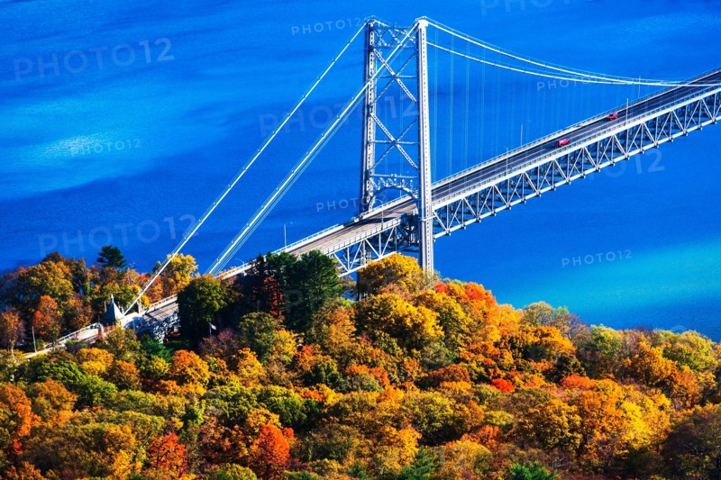 USA, New York, Bear Mountain with bridge above blue river