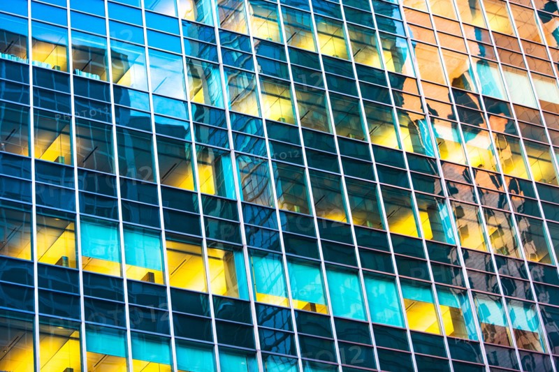 USA, New York, Glassy office skyscraper