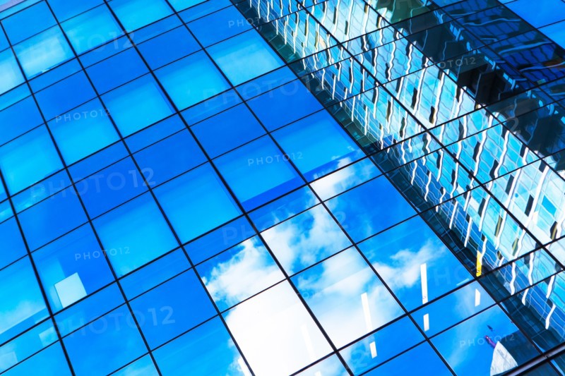 USA, New York, Clouds reflecting in glassy office building