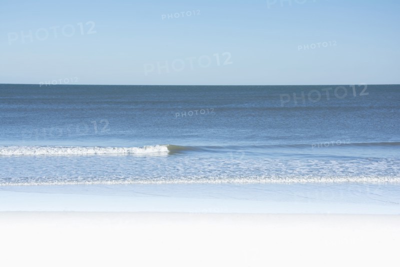 USA, North Carolina, Surf City, Clear sky over beach