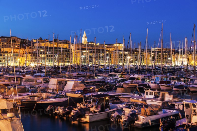 France, Provence-Alpes-Cote d'Azur, Marseille, Crowded Vieux port - Old Port at dusk