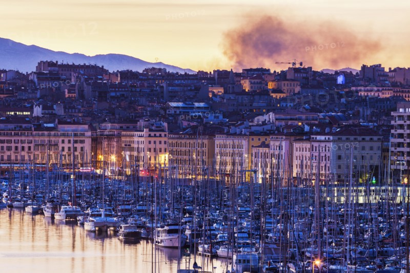 France, Provence-Alpes-Cote d'Azur, Marseille, Cityscape with Vieux port - Old Port at sunset