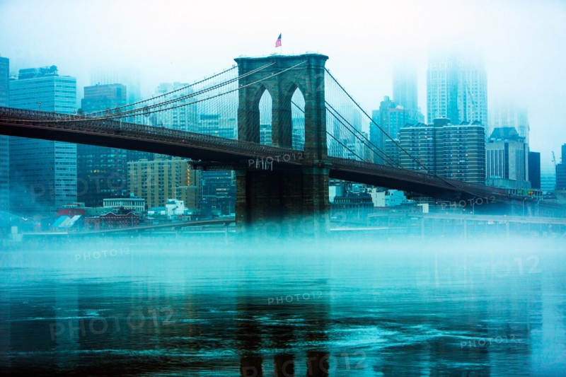 USA, New York, New York City, Manhattan, Brooklyn Bridge over East River in fog