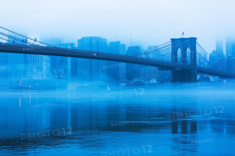 USA, New York, New York City, Manhattan, Brooklyn Bridge over East River in fog