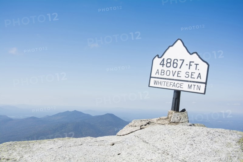USA, New York State, Wilmington, Sign on Whiteface Mountain summit