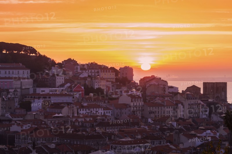 Portugal, Lisbon, Sun rising above Old Town of Lisbon