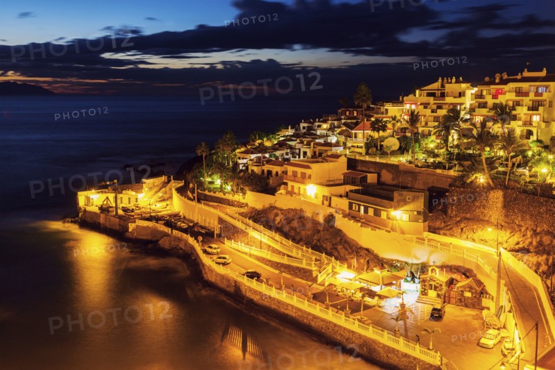 Spain, Canary Islands, Tenerife, Acantilados de los Gigantes, Playa Chica in Acantilados de los Gigantes, La Gomera in background
