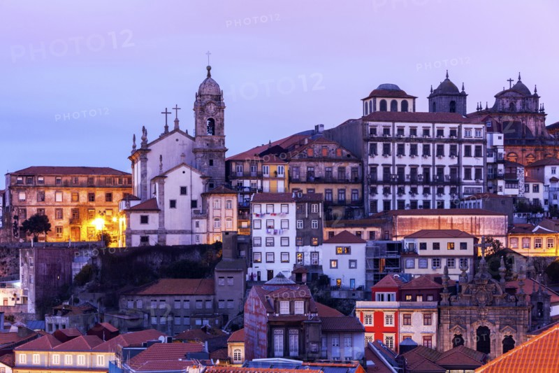Portugal, Norte, Porto, Old Town at sunrise