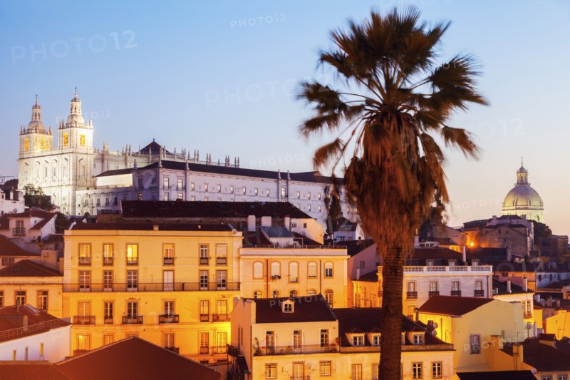 Portugal, Lisbon, Panorama of Old Town at sunrise