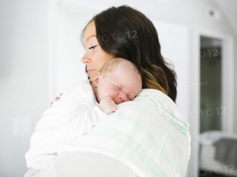 Mother carrying daughter (0-1 months)