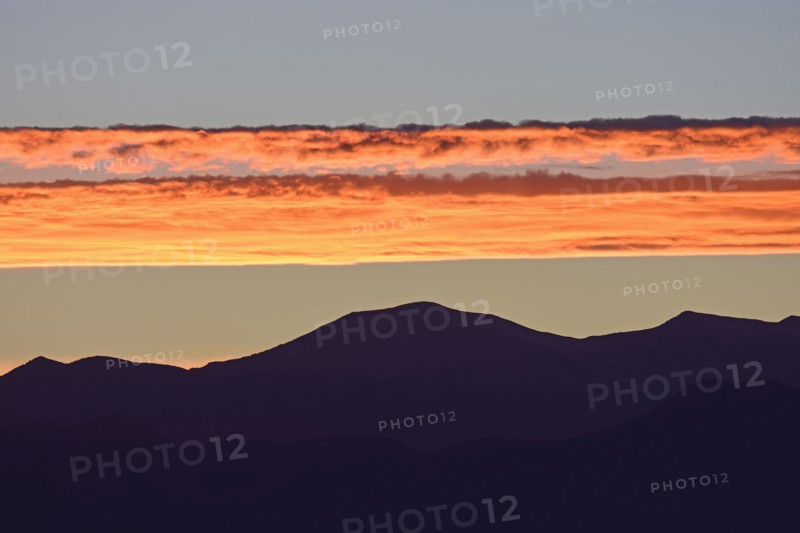USA, Colorado, Denver, Horizontal clouds over Front Range at sunset