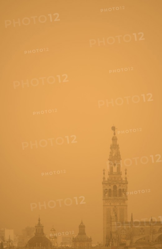 Spain, Seville, Giralda at foggy day