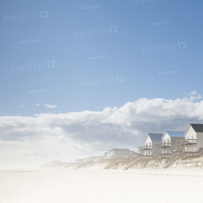 USA, NC, Surf City, Topsail Beach, Cottages on beach
