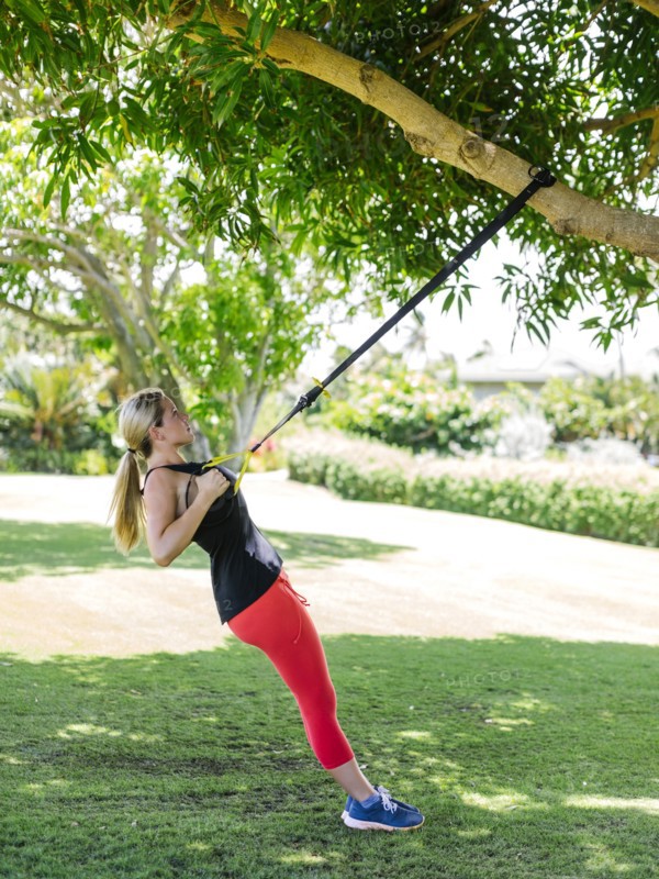 USA, Hawaii, Kauai, Woman doing trx training