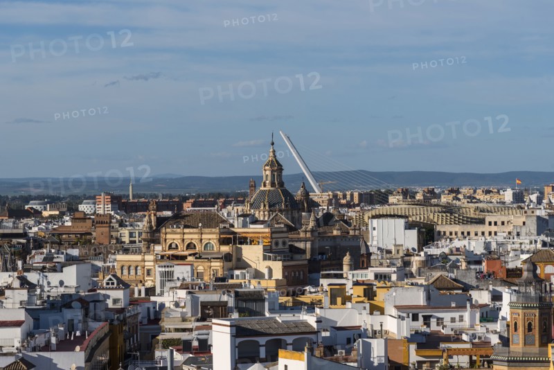 Spain, Seville, Cityscape in sunlight