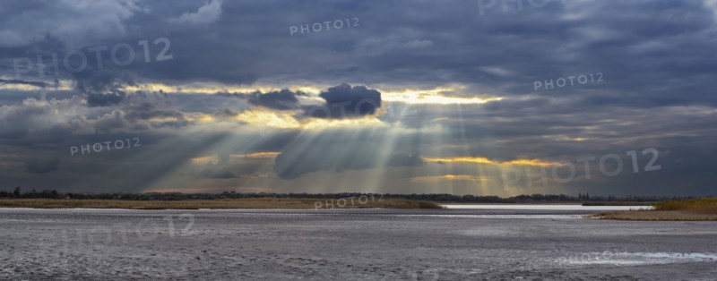 Ukraine, Dnepropetrovsk Region, Novomoskovskiy District, Lake Soleniy Lyman at sunset