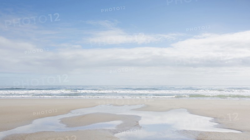 USA, North Carolina, Topsail Island, Empty sandy beach