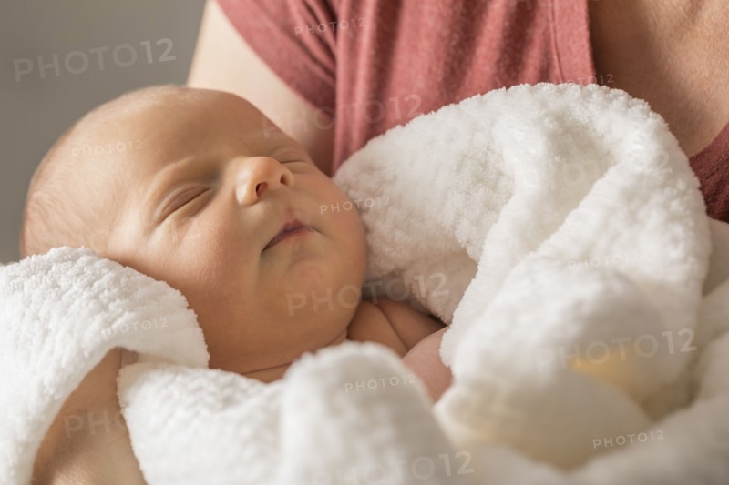 Baby boy (0-1 months) in mothers arms