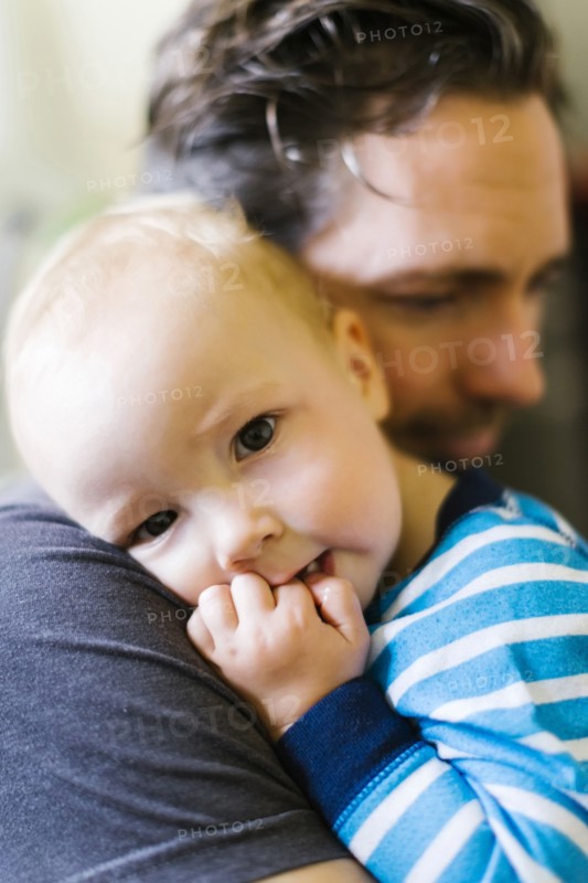 Father embracing son (12-17 months)