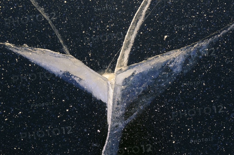 Ukraine, Dnepropetrovsk region, Dnepropetrovsk city, Cracks in ice