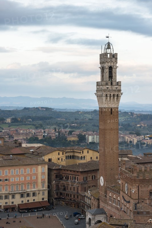 Italy, Tuscany, Siena, Pubblico Palace and bell tower Torre del Mangia, tallest ancient building in city