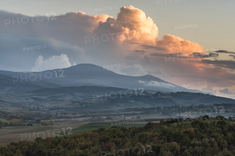 Italy, Tuscany, San Quirico D'orcia, Landscape in evening with flaming clouds in sky