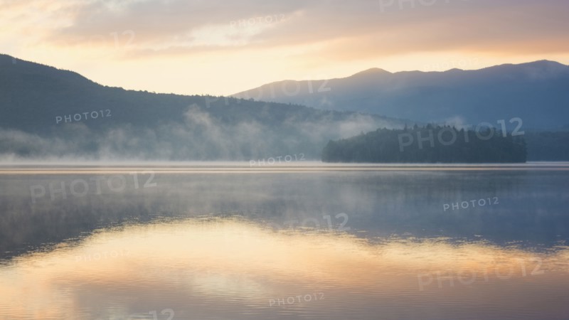 USA, New York, Lake Placid at sunrise