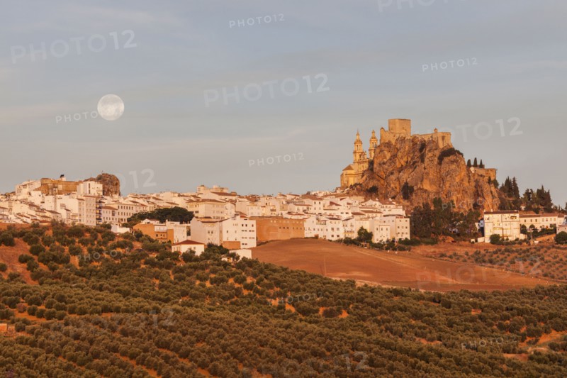 Spain, Andalusia, Olvera, Townscape with moonrise