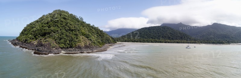 Australia, Queensland, Blue sky over green peninsula