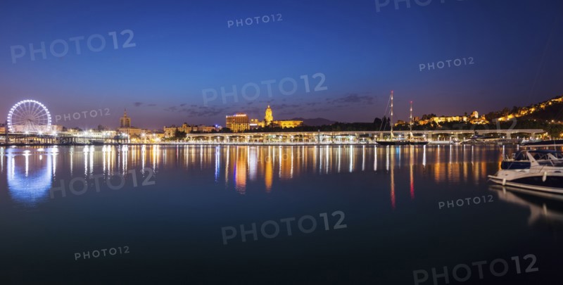 Spain, Andalusia, Seville, Skyline at dusk