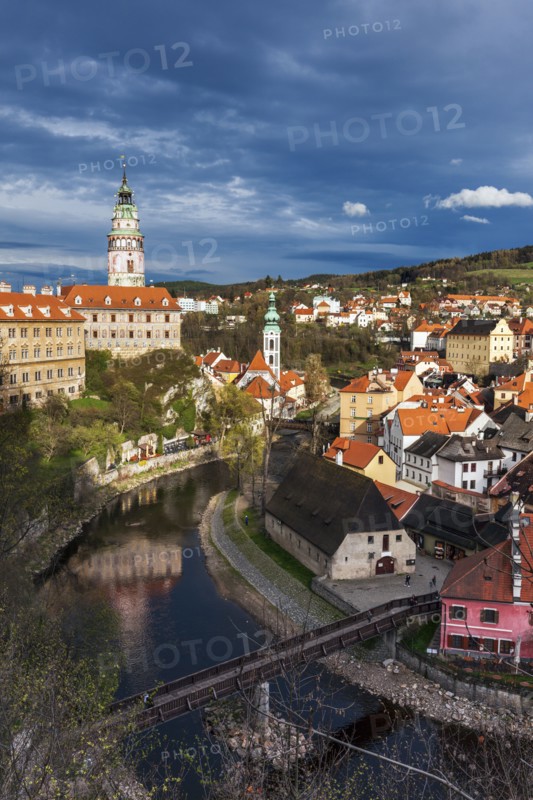Czech Republic, South Bohemia, Cesky Krumlov, Storm clouds above old town