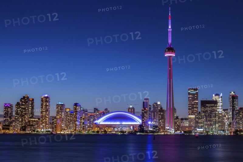 Canada, Ontario, Toronto, Skyline at night