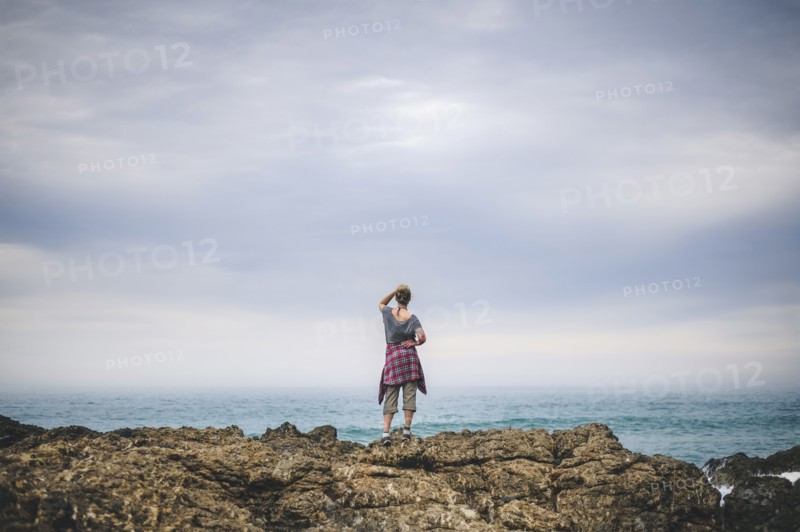 Australia, New South Wales, Woman standing on cliff and looking at view
