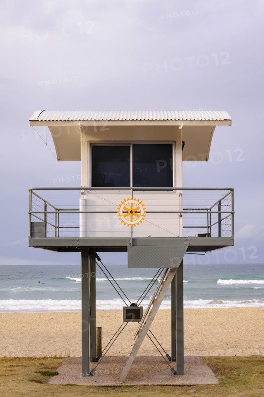 Australia, New South Wales, Lifeguard hut against storm clouds