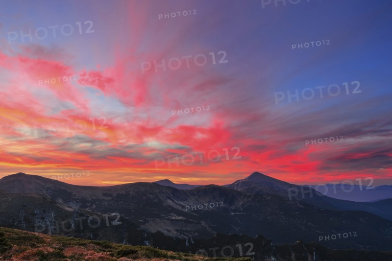 Ukraine, Ivano-Frankivsk region, Verkhovyna district, Carpathians, Chornohora, Sunset over mountain Shpytsi