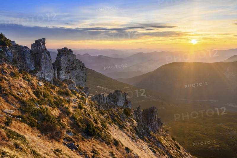 Ukraine, Ivano-Frankivsk region, Verkhovyna district, Carpathians, Chornohora, Sunrise over mountain Shpytsi