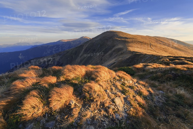 Ukraine, Ivano-Frankivsk region, Verkhovyna district, Carpathians, Chornohora, Blue sky over mountain Shpytsi
